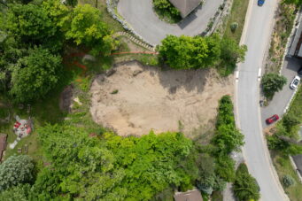 12 VALLEYCREST DRIVE