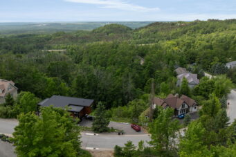 12 VALLEYCREST DRIVE