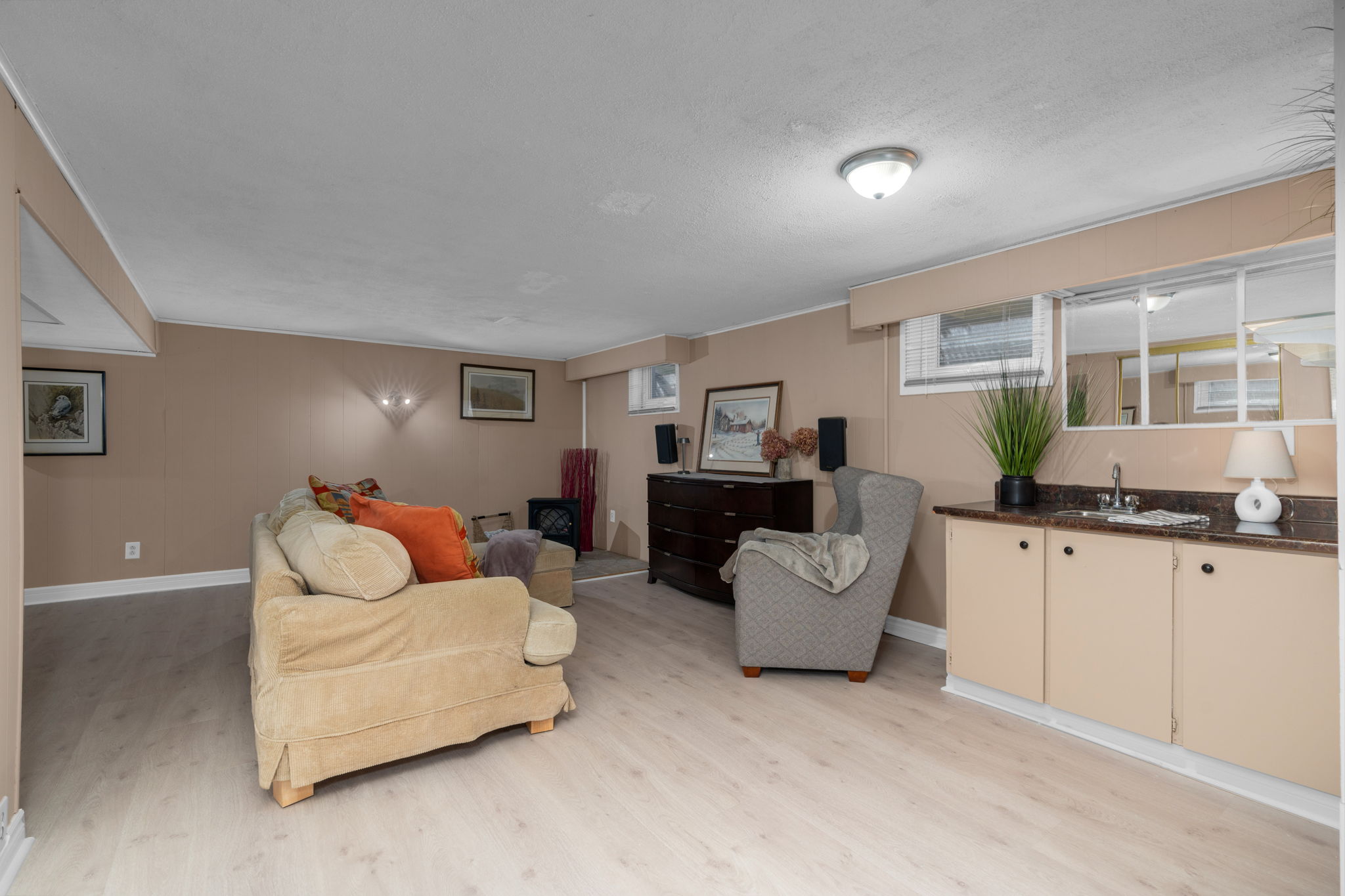 119 PARKWAY AVE