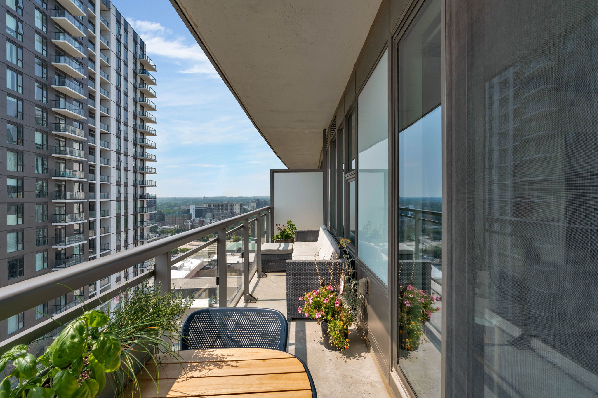 85 Duke St W, Unit#1507
